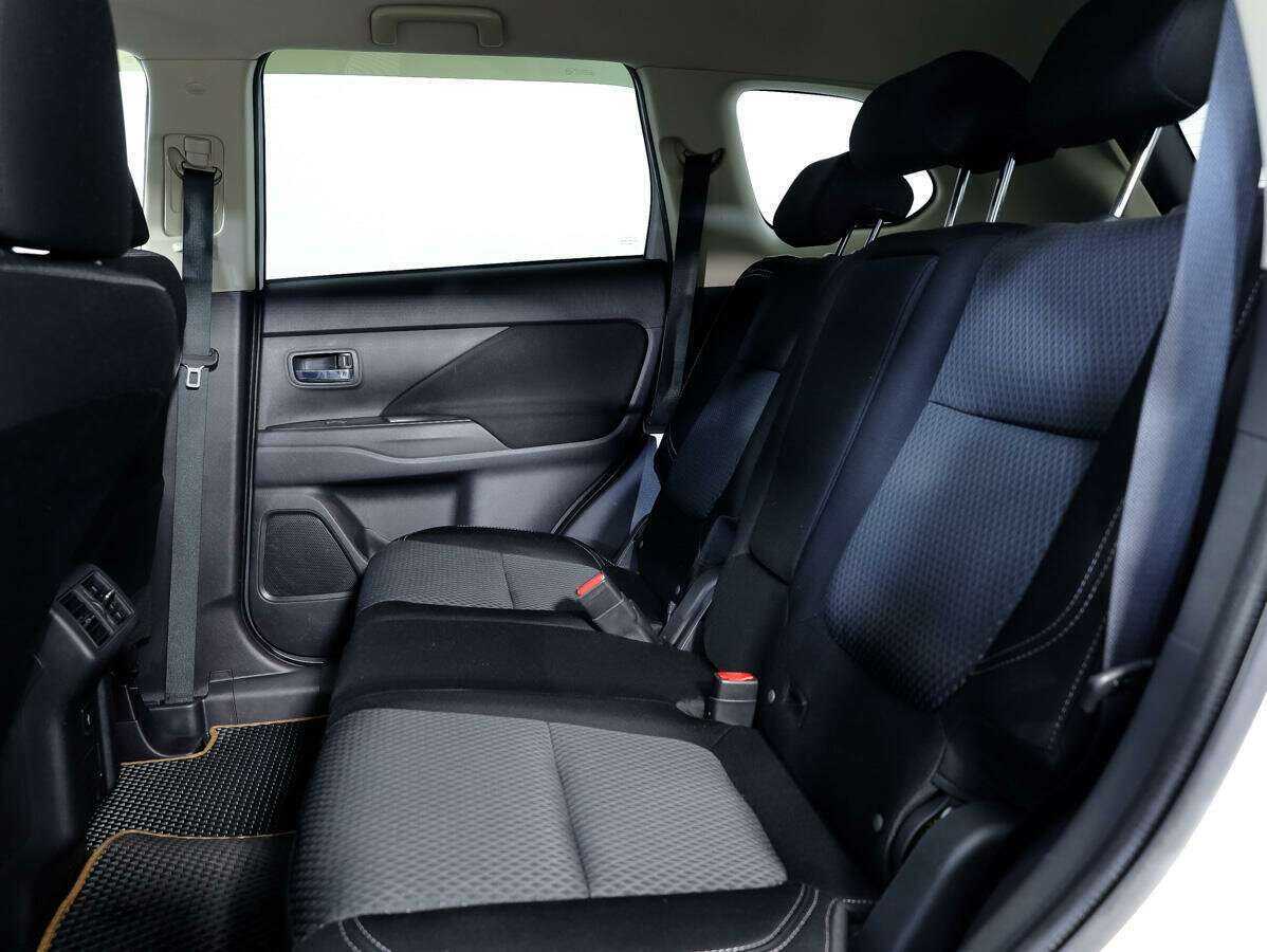 Mitsubishi Outlander б/у, 2018, Вариатор. Фото: #12
