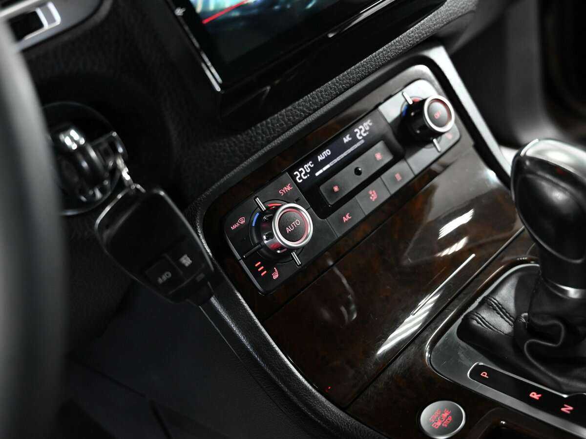 Volkswagen Touareg б/у, 2013, Автоматическая. Фото: #6