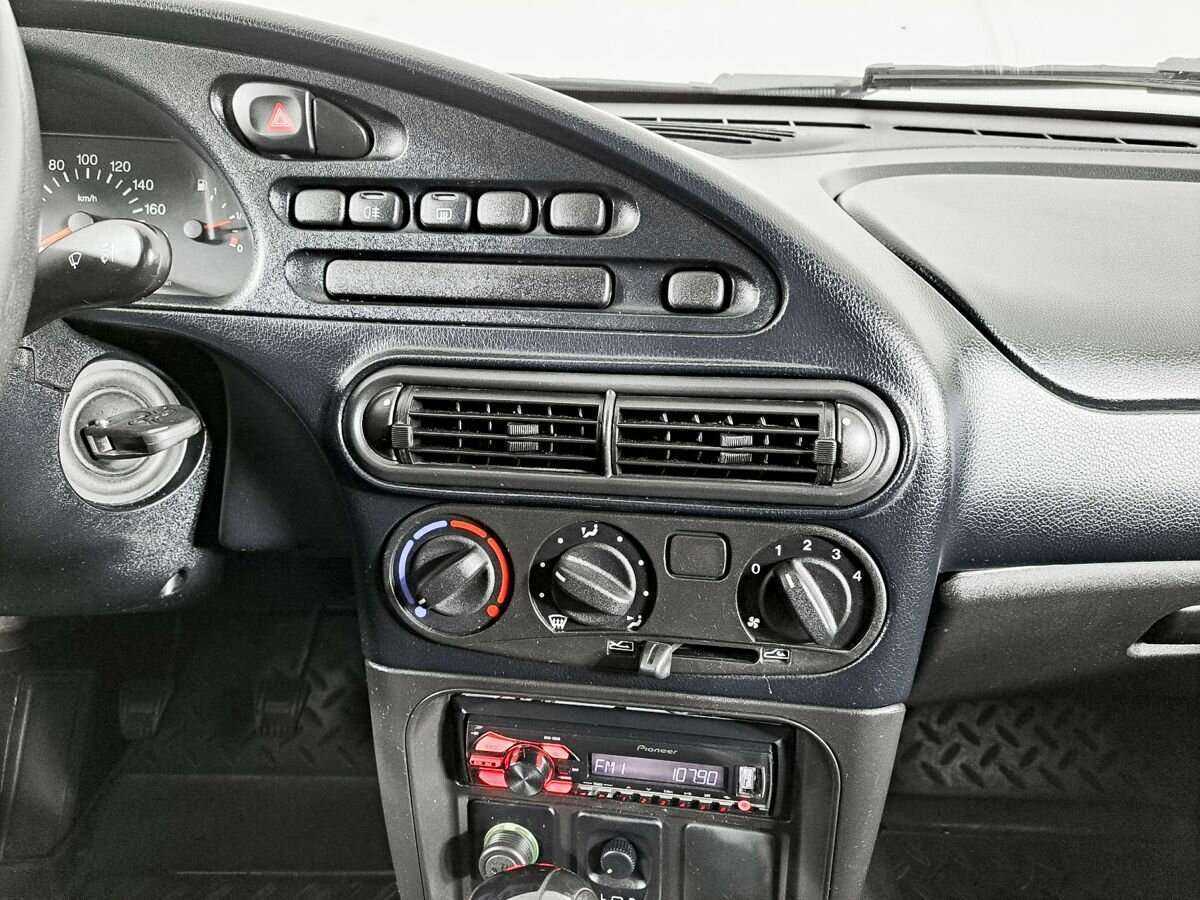 Chevrolet Niva б/у, 2013, Механическая. Фото: #12