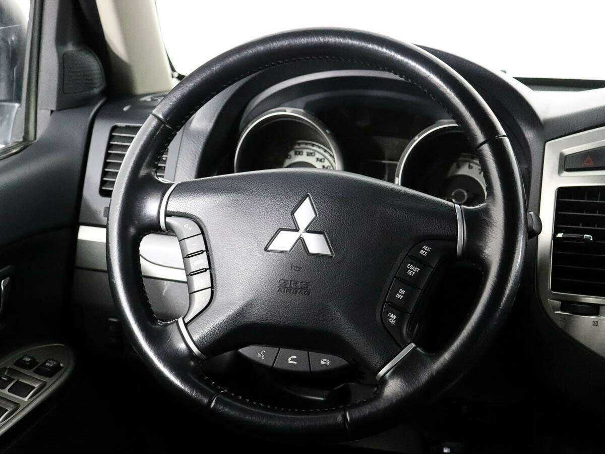 Mitsubishi Pajero б/у, 2015, Автоматическая. Фото: #9