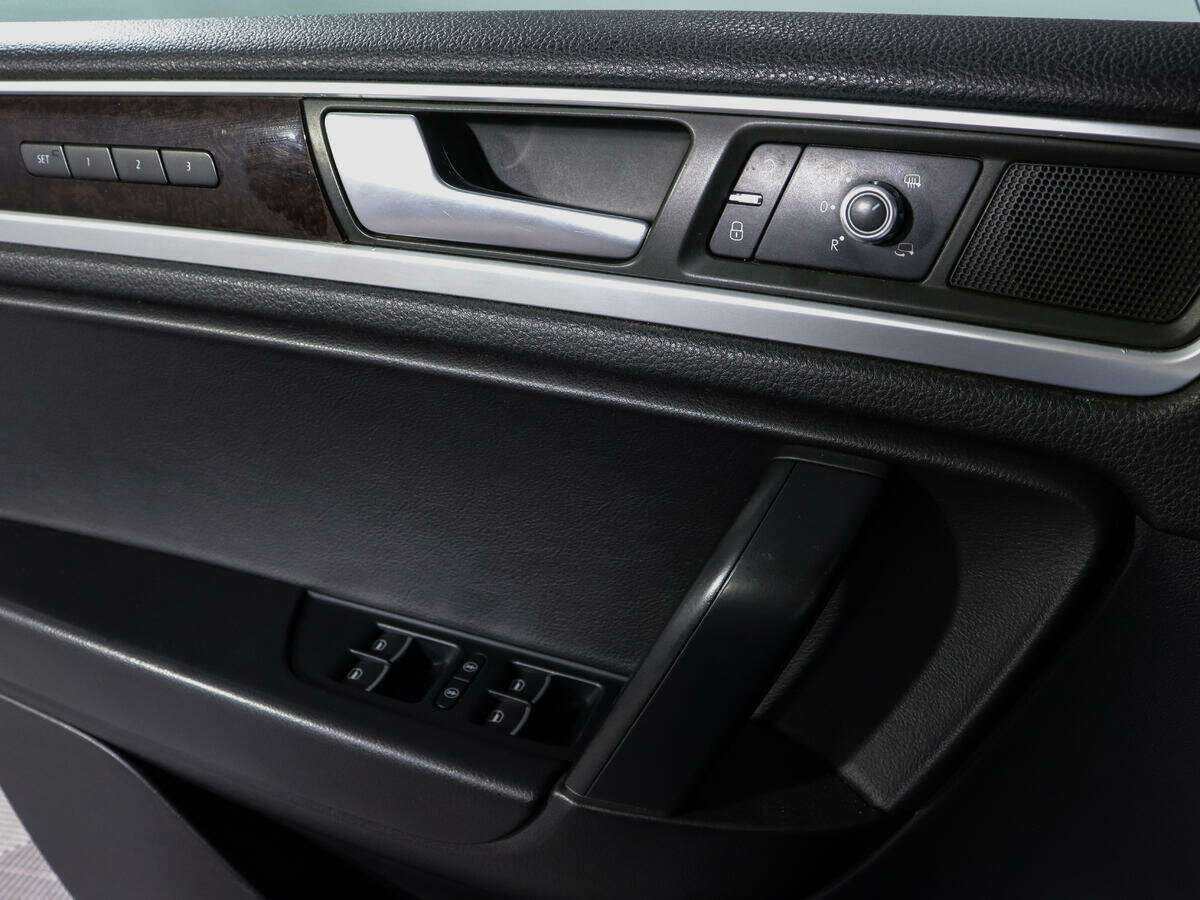 Volkswagen Touareg б/у, 2012, Автоматическая. Фото: #18