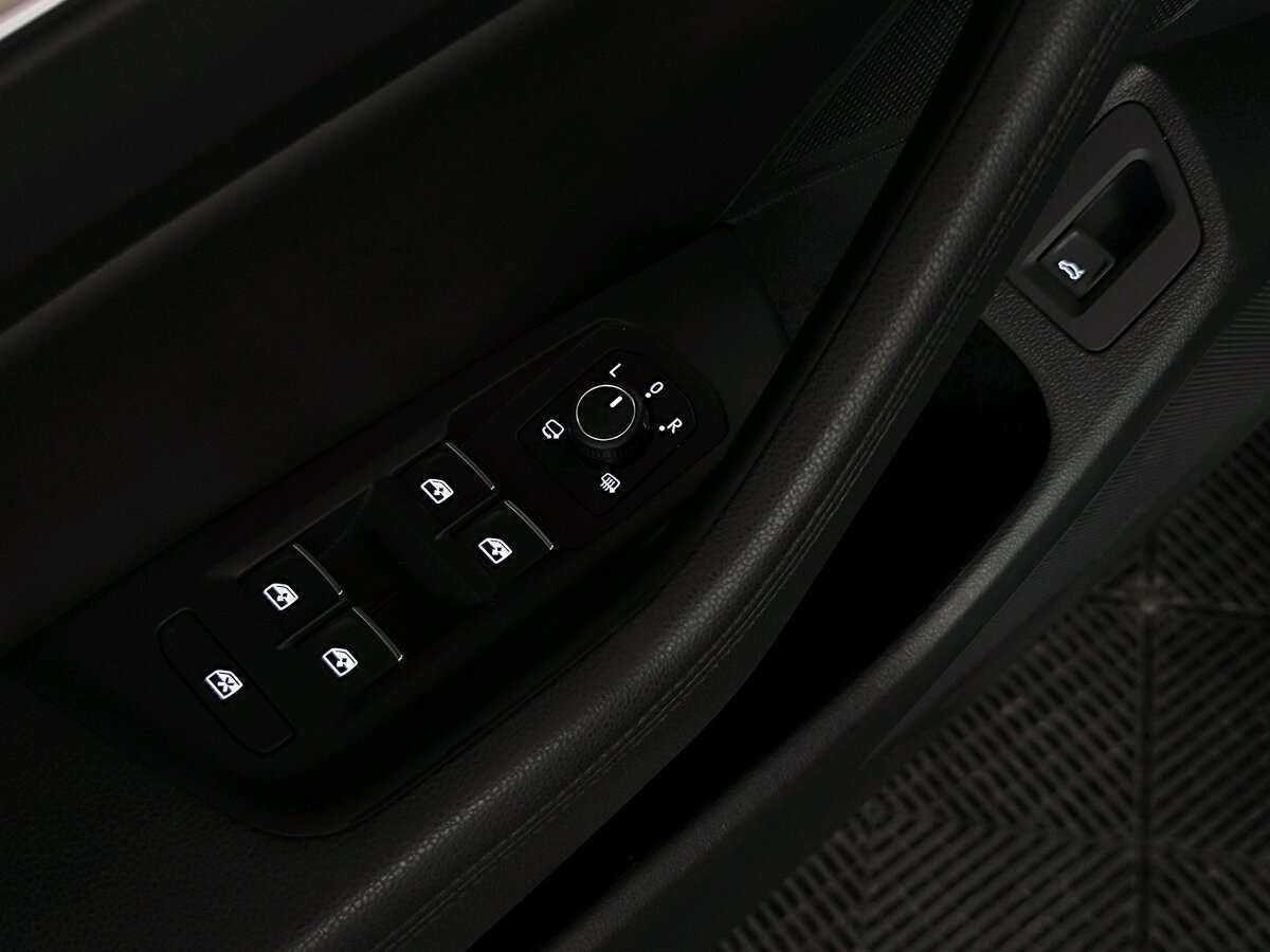 Volkswagen Passat б/у, 2019, Роботизированная. Фото: #23