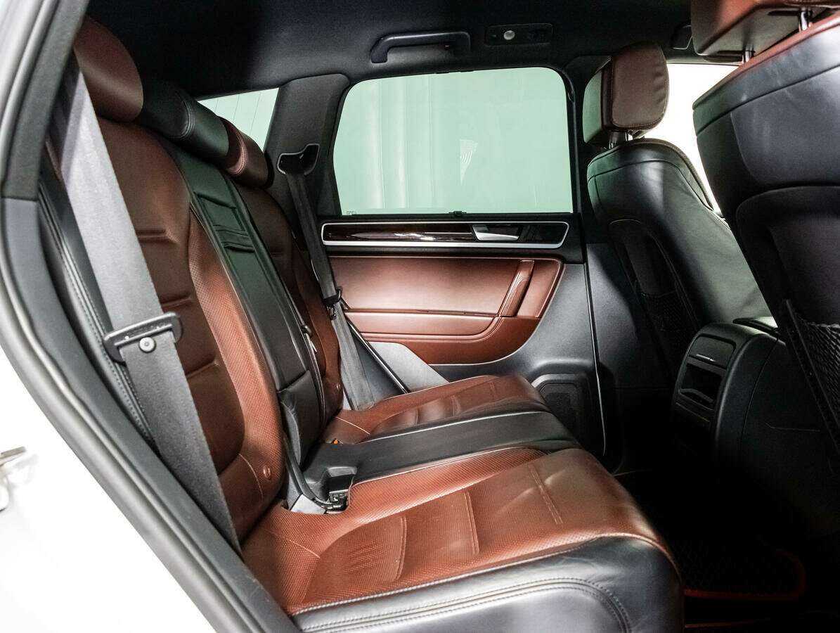 Volkswagen Touareg б/у, 2012, Автоматическая. Фото: #12