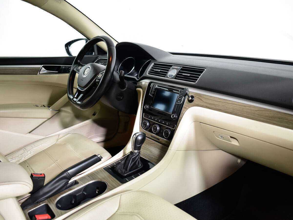 Volkswagen Passat б/у, 2016, Роботизированная. Фото: #8