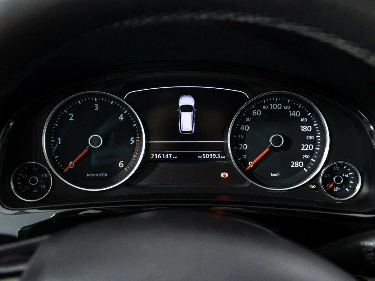 Volkswagen Touareg б/у, 2012, Автоматическая. Фото: #11