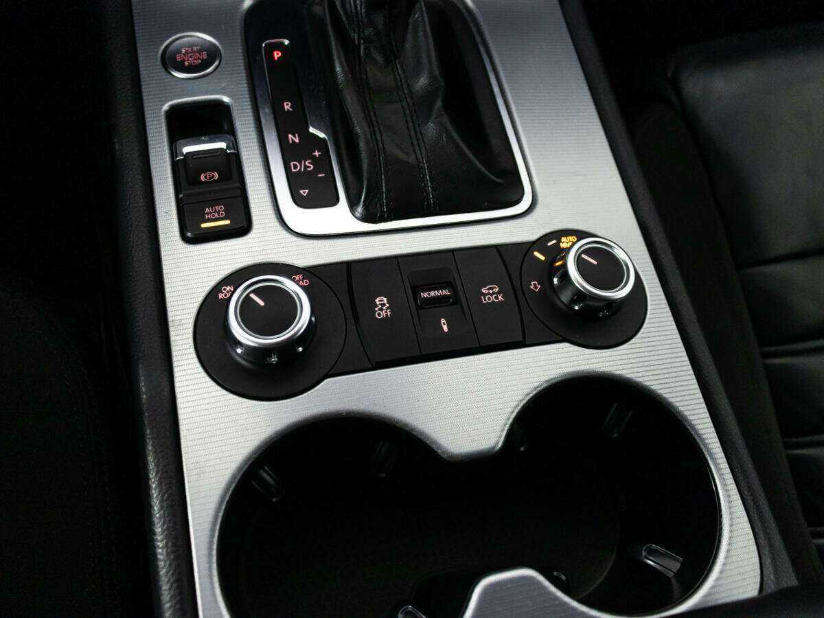 Volkswagen Touareg б/у, 2012, Автоматическая. Фото: #17