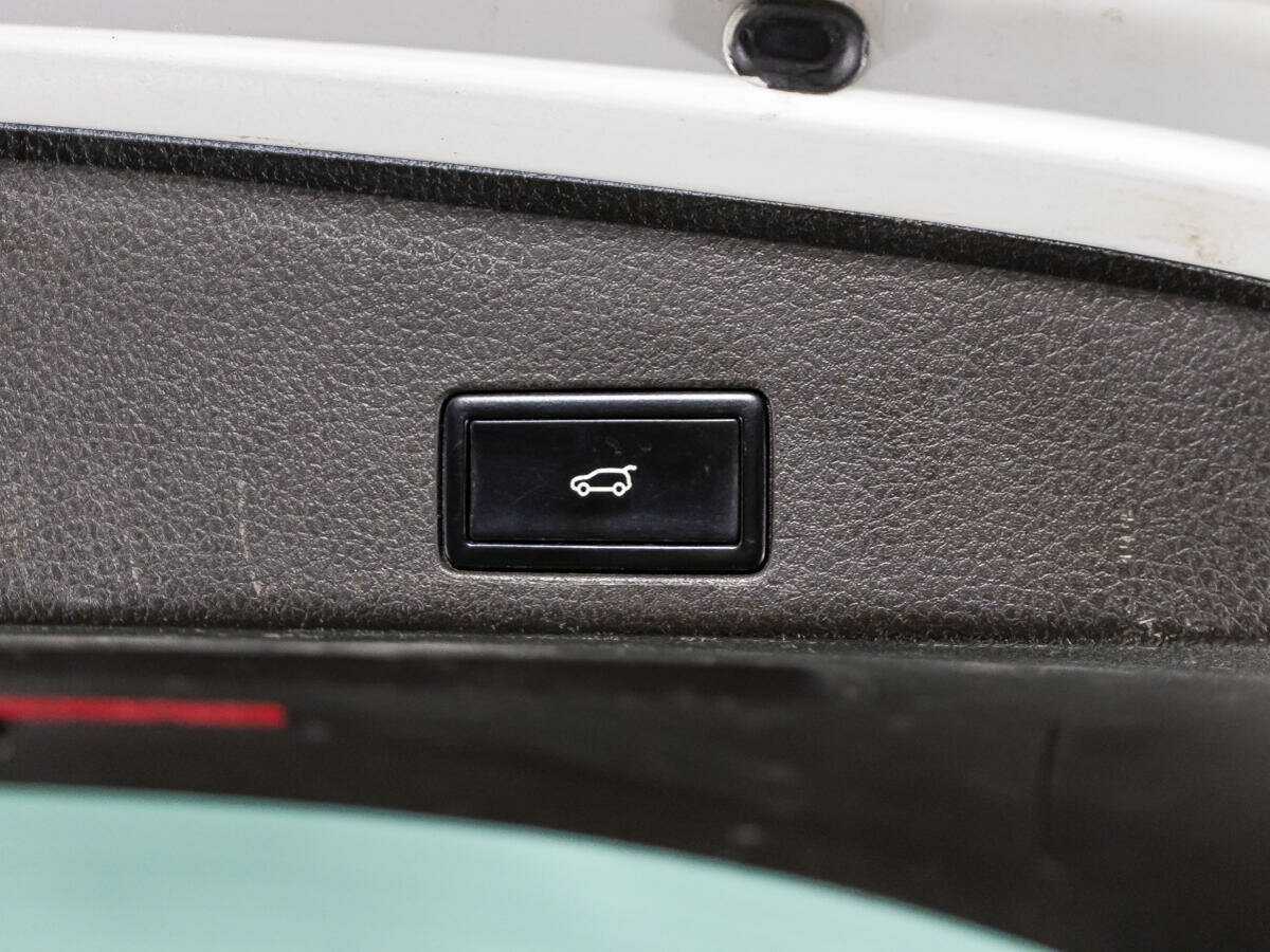 Volkswagen Touareg б/у, 2013, Автоматическая. Фото: #12