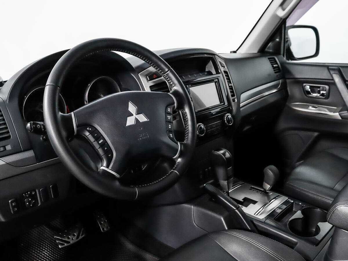 Mitsubishi Pajero б/у, 2015, Автоматическая. Фото: #8