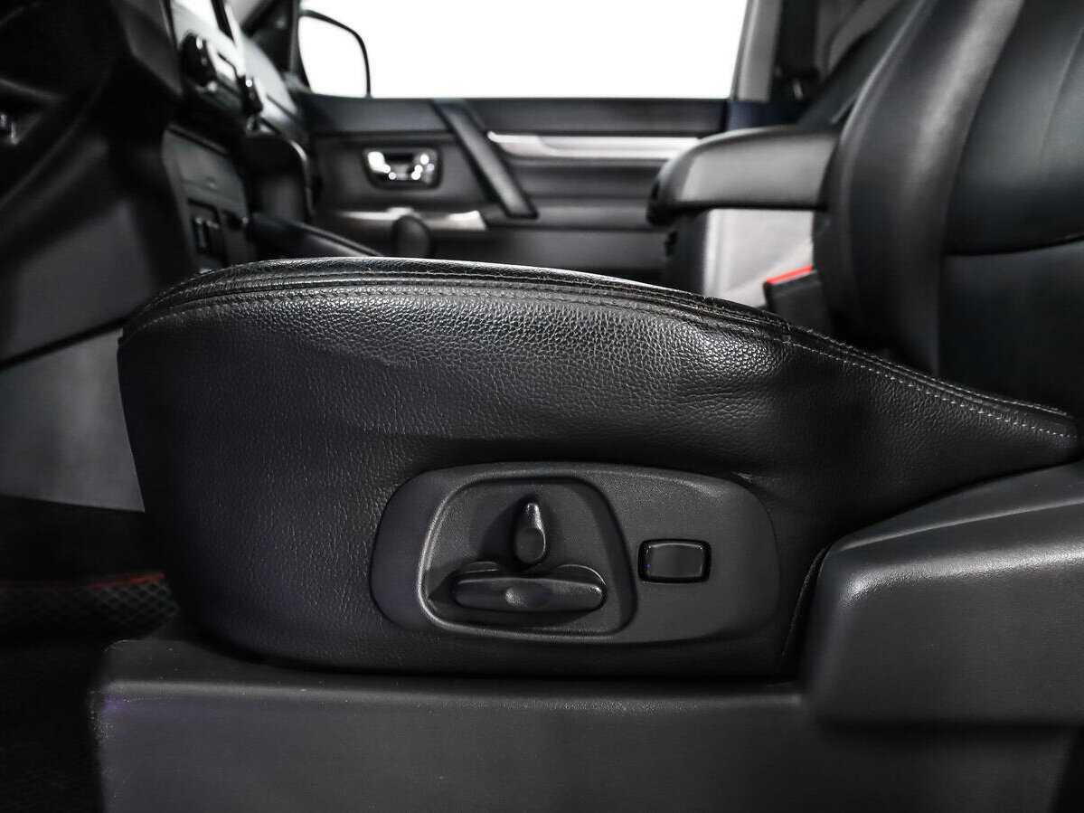 Mitsubishi Pajero б/у, 2015, Автоматическая. Фото: #9