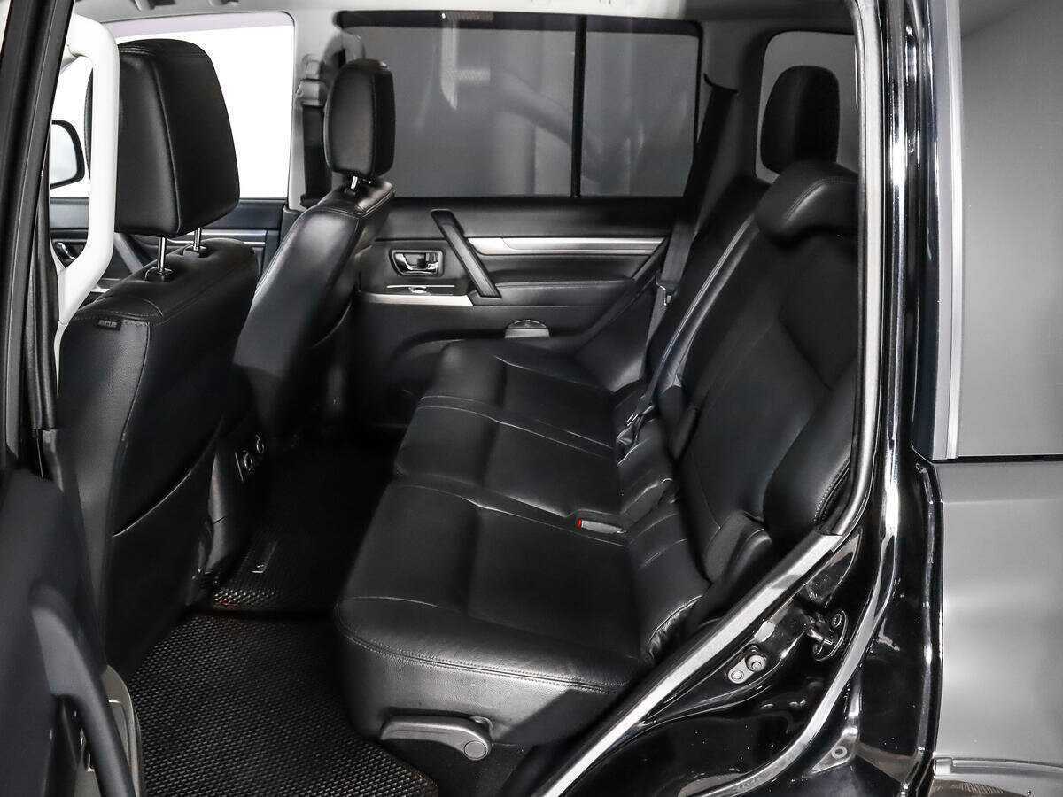 Mitsubishi Pajero б/у, 2015, Автоматическая. Фото: #10