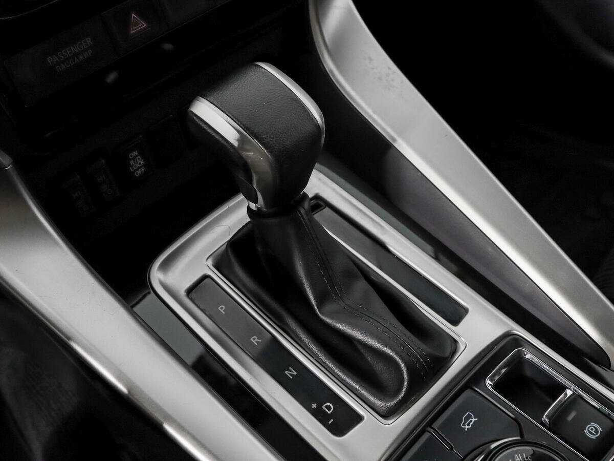 Mitsubishi Pajero Sport б/у, 2017, Автоматическая. Фото: #9