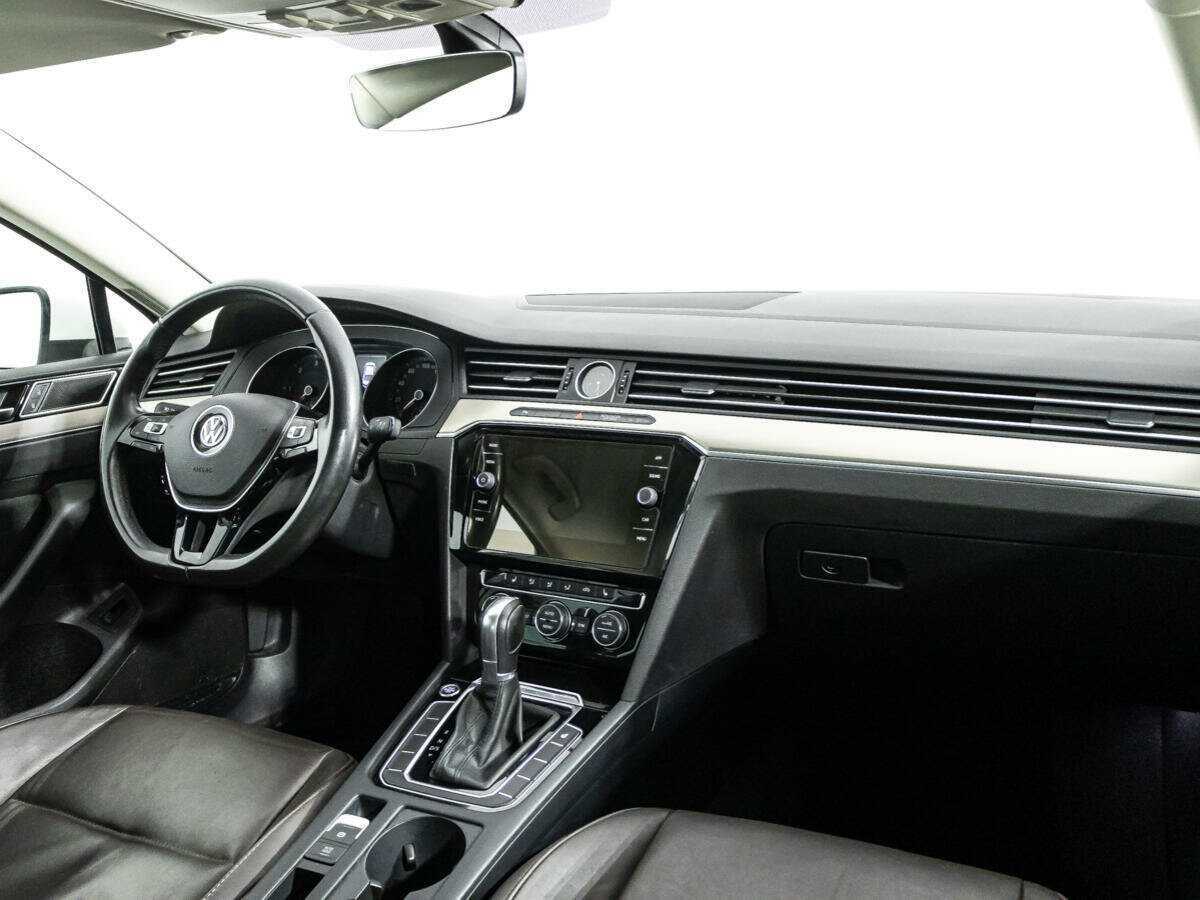 Volkswagen Passat б/у, 2017, Роботизированная. Фото: #8