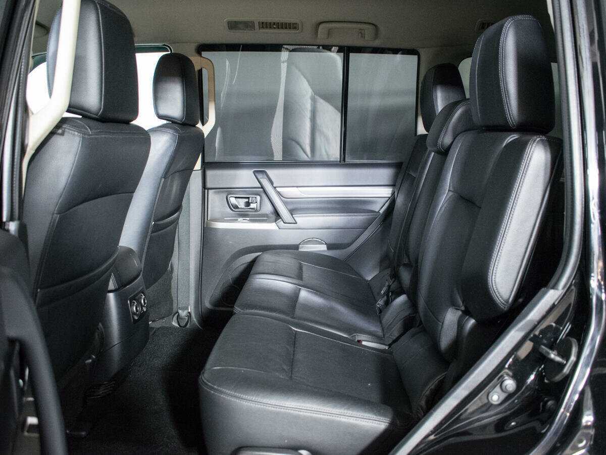 Mitsubishi Pajero б/у, 2014, Автоматическая. Фото: #6