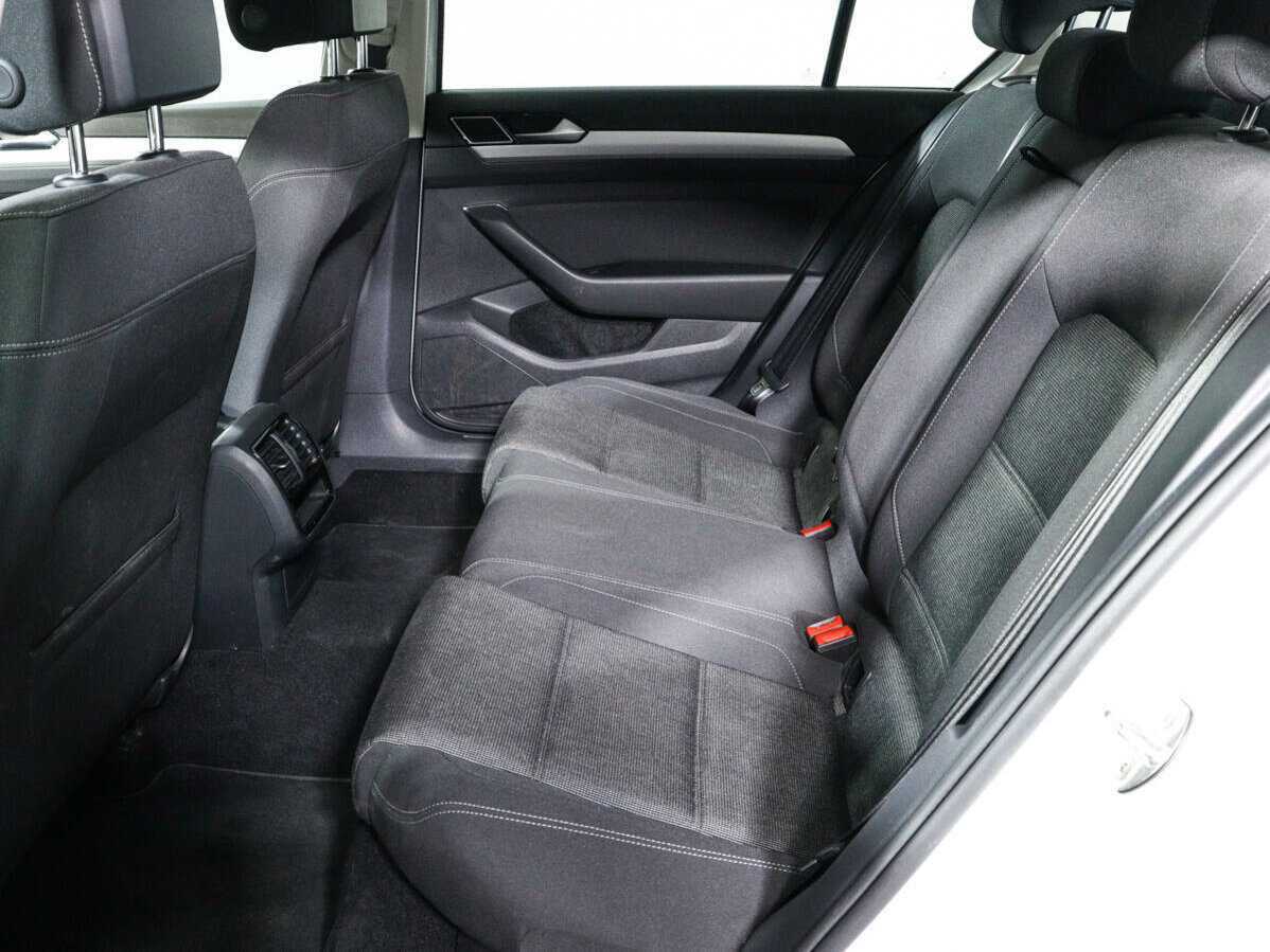 Volkswagen Passat б/у, 2019, Роботизированная. Фото: #7