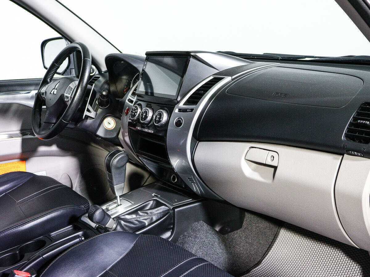 Mitsubishi Pajero Sport б/у, 2012, Автоматическая. Фото: #5