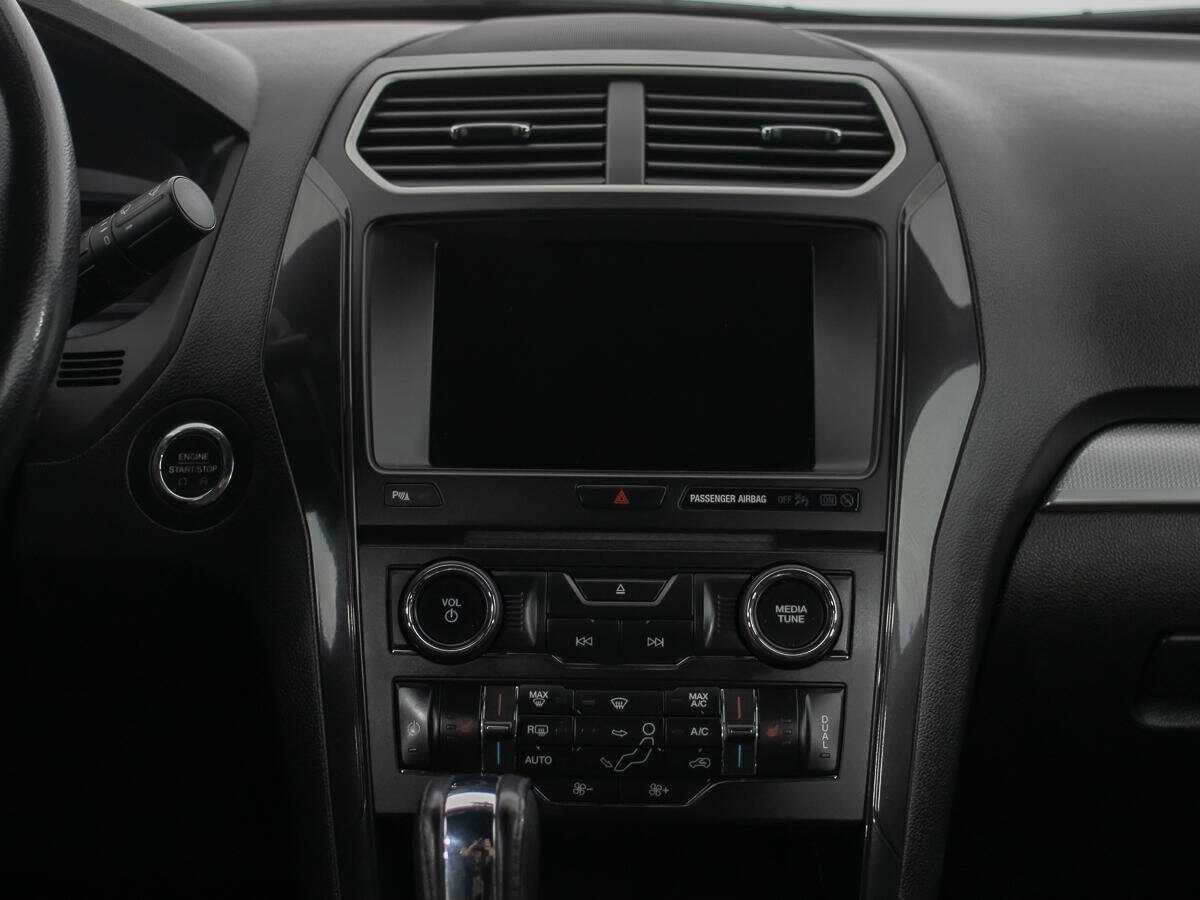 Ford Explorer б/у, 2017, Автоматическая. Фото: #17