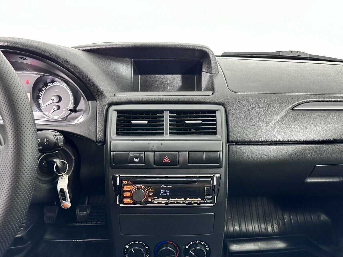 Lada (ВАЗ) Priora б/у, 2017, Механическая. Фото: #11