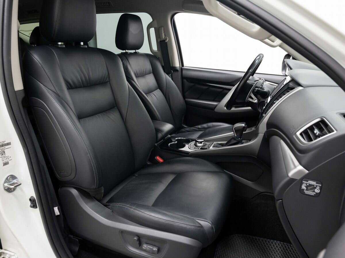 Mitsubishi Pajero Sport б/у, 2017, Автоматическая. Фото: #11