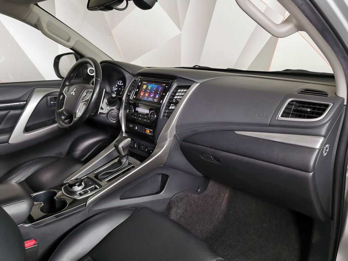 Mitsubishi Pajero Sport б/у, 2017, Автоматическая. Фото: #8