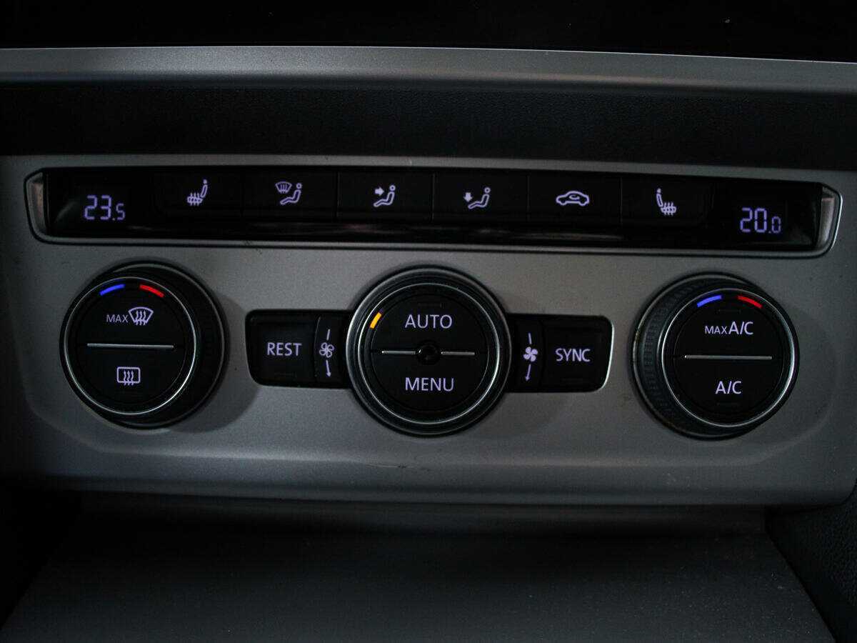 Volkswagen Passat б/у, 2018, Роботизированная. Фото: #16