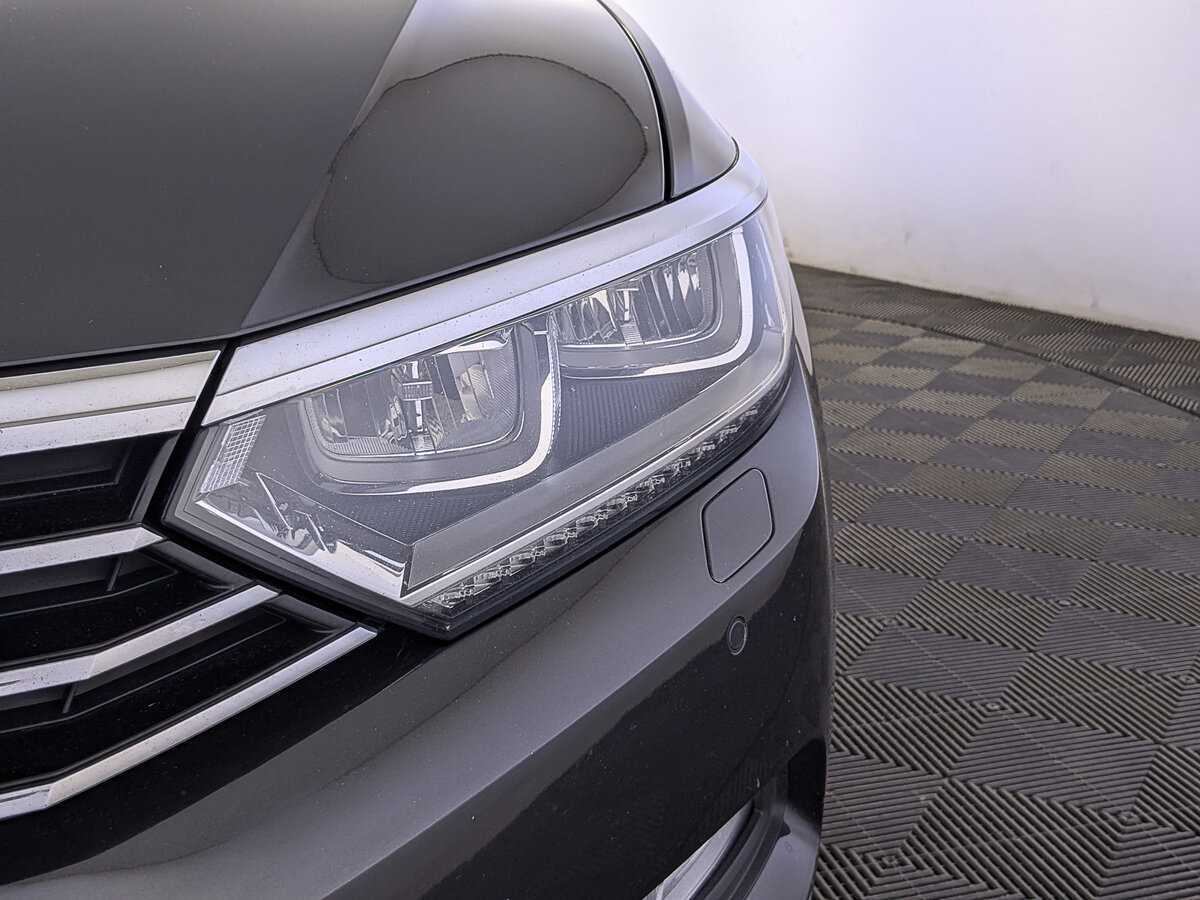 Volkswagen Passat б/у, 2019, Роботизированная. Фото: #10