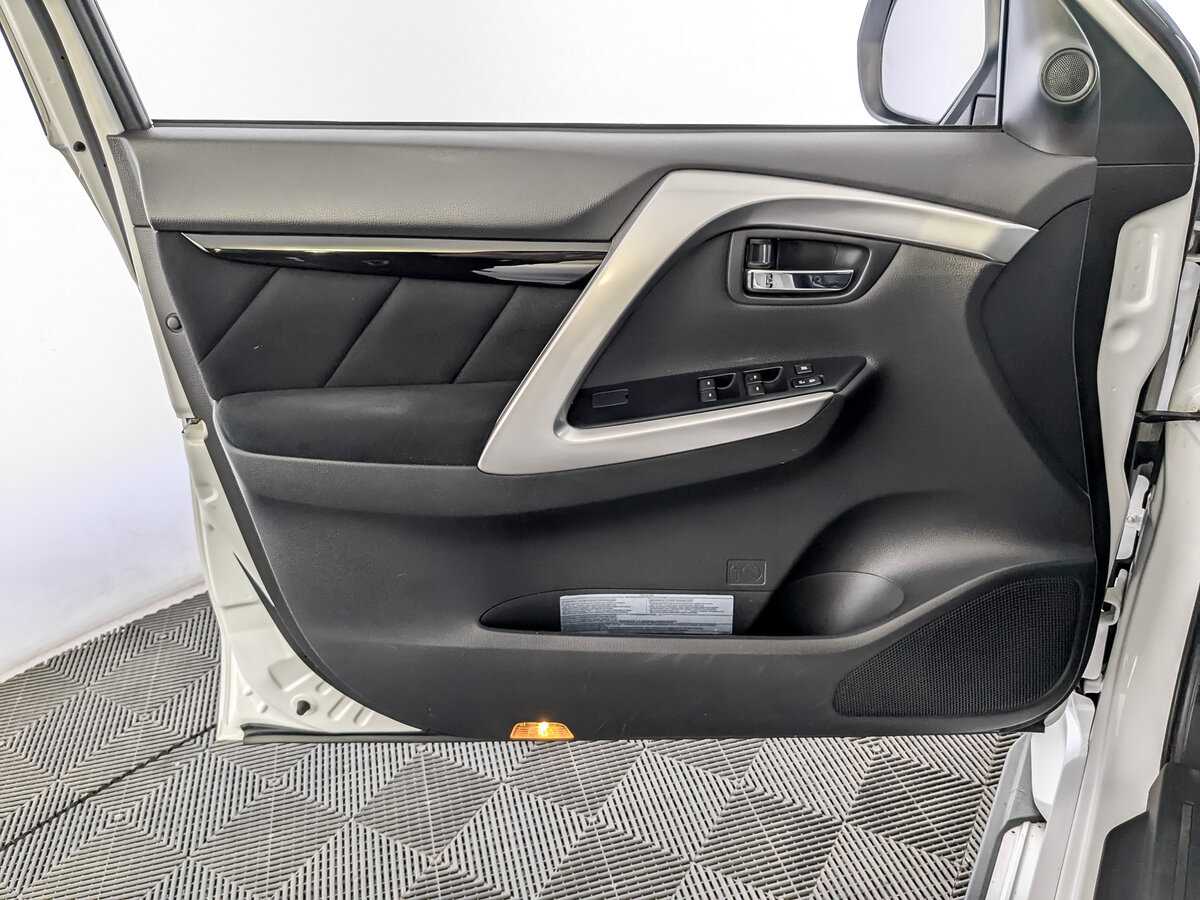 Mitsubishi Pajero Sport б/у, 2018, Механическая. Фото: #18