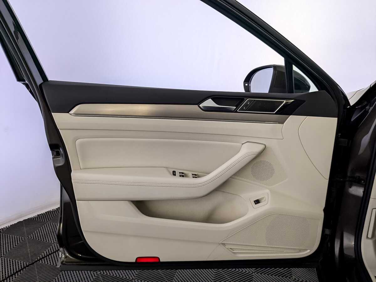 Volkswagen Passat б/у, 2017, Роботизированная. Фото: #16