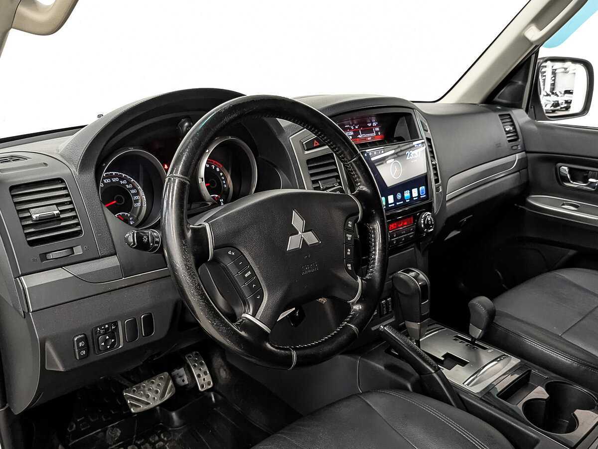 Mitsubishi Pajero б/у, 2015, Автоматическая. Фото: #14