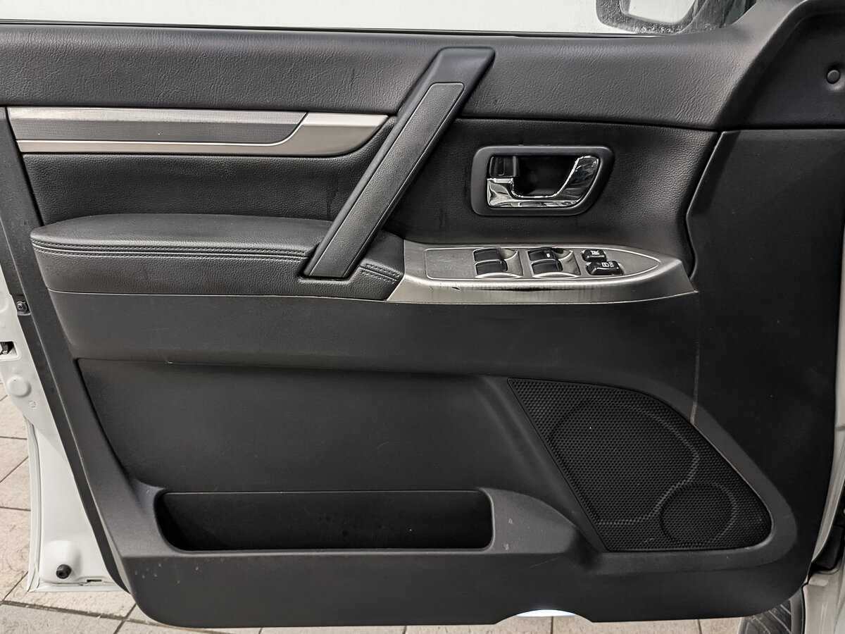 Mitsubishi Pajero б/у, 2015, Автоматическая. Фото: #18