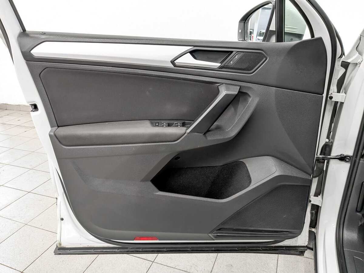 Volkswagen Tiguan б/у, 2021, Роботизированная. Фото: #17