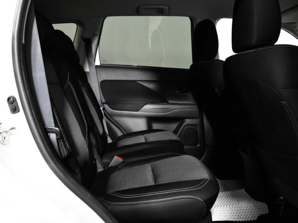 Mitsubishi Outlander б/у, 2020, Вариатор. Фото: #9