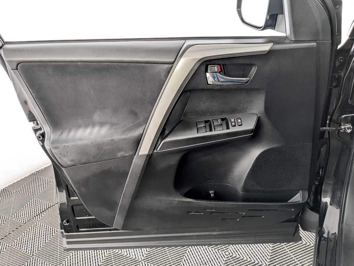 Toyota RAV4 б/у, 2017, Механическая. Фото: #16