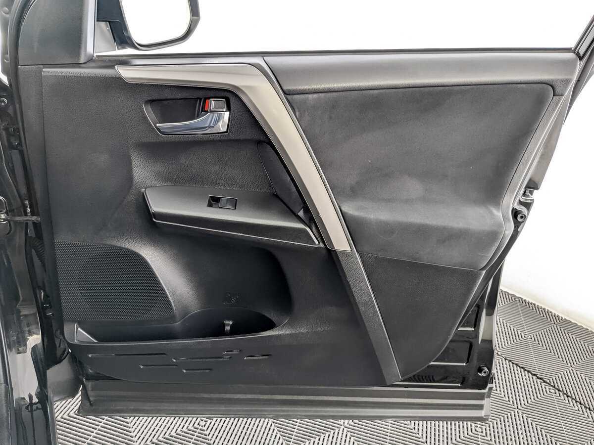 Toyota RAV4 б/у, 2017, Механическая. Фото: #22