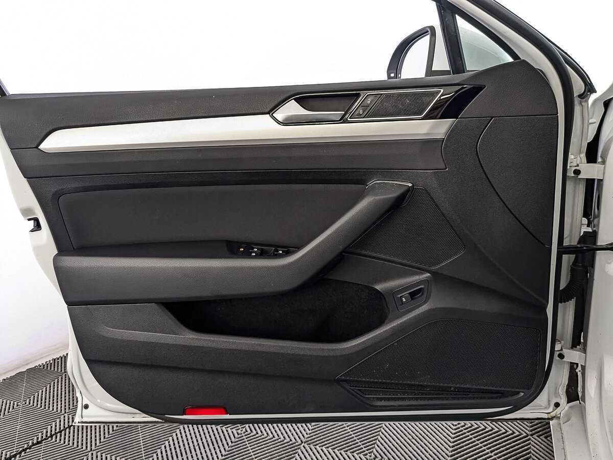 Volkswagen Passat б/у, 2019, Роботизированная. Фото: #18