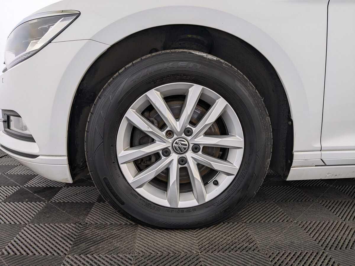 Volkswagen Passat б/у, 2019, Роботизированная. Фото: #11