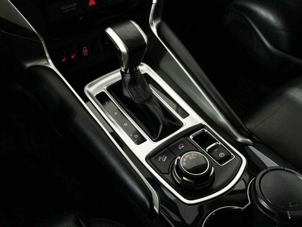Mitsubishi Pajero Sport б/у, 2018, Автоматическая. Фото: #15