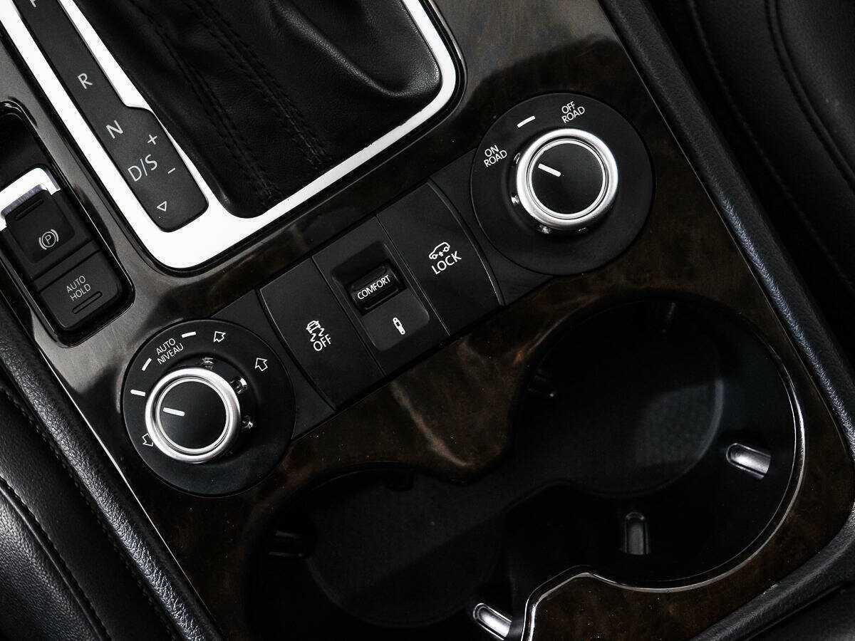 Volkswagen Touareg б/у, 2012, Автоматическая. Фото: #11
