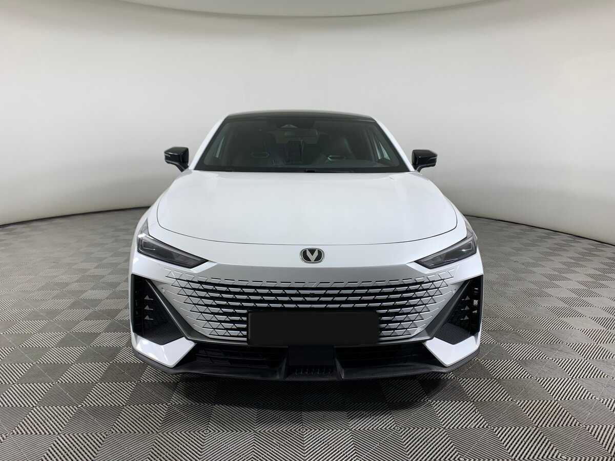 Changan UNI-V б/у, 2024, Роботизированная. Фото: #1