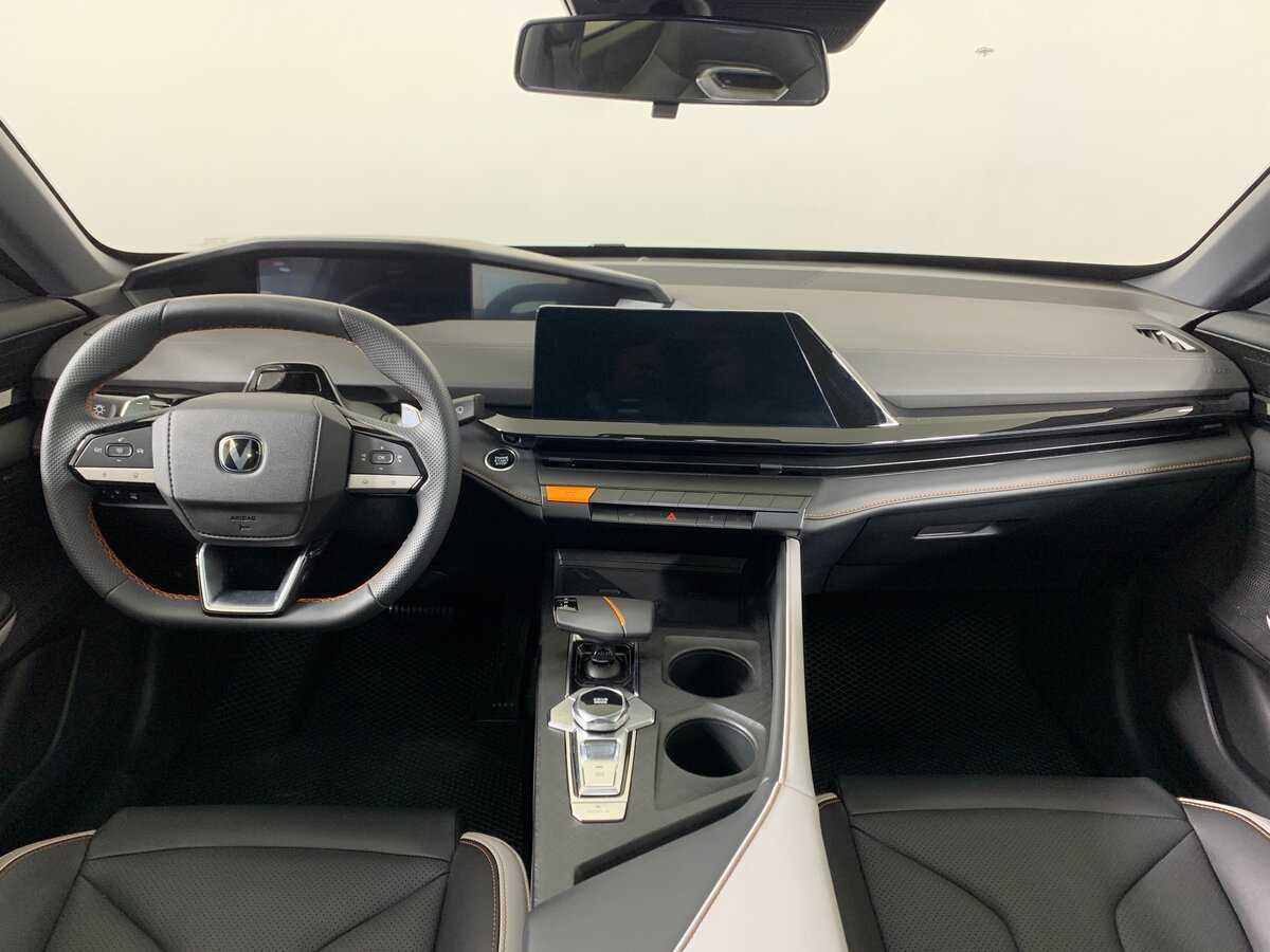 Changan UNI-V б/у, 2024, Роботизированная. Фото: #12