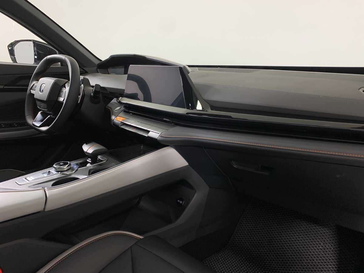 Changan UNI-V б/у, 2024, Роботизированная. Фото: #13