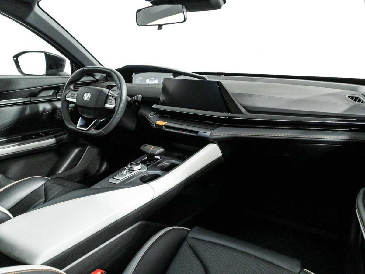 Changan UNI-V б/у, 2023, Роботизированная. Фото: #8