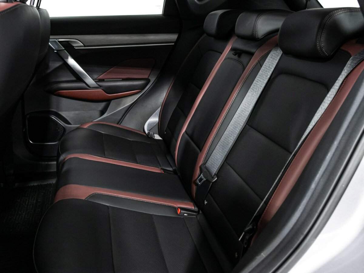 Geely Coolray б/у, 2023, Роботизированная. Фото: #9