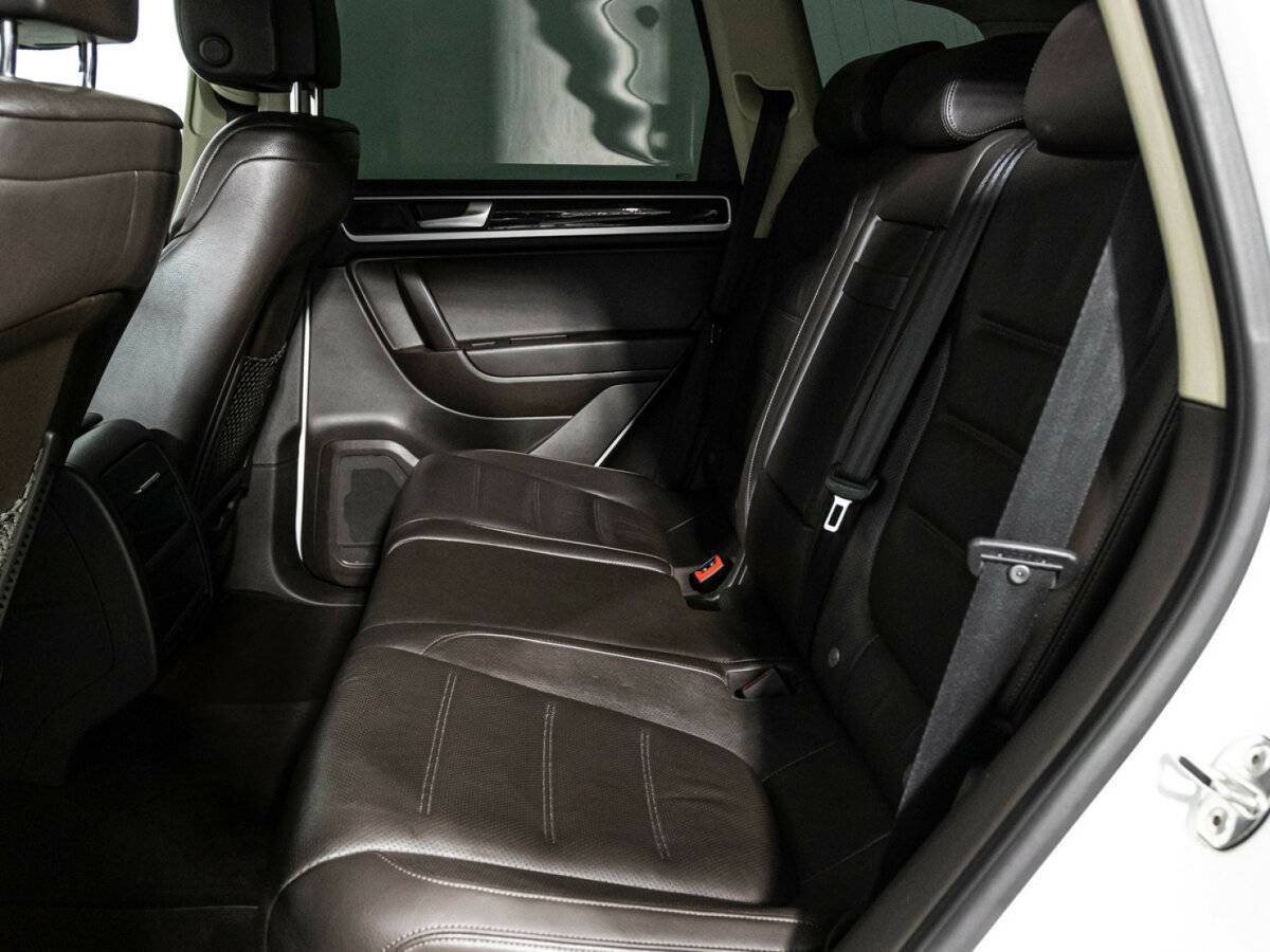 Volkswagen Touareg б/у, 2013, Автоматическая. Фото: #9