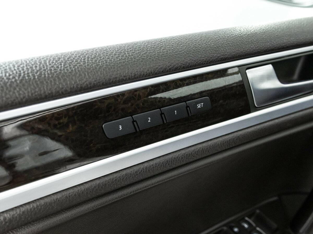 Volkswagen Touareg б/у, 2013, Автоматическая. Фото: #17