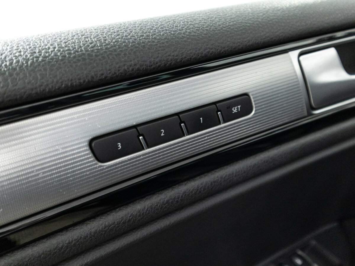 Volkswagen Touareg б/у, 2016, Автоматическая. Фото: #16