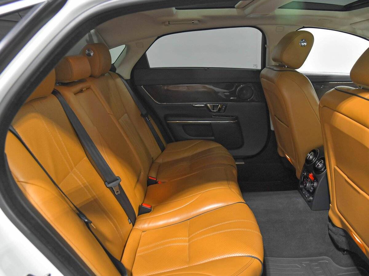 Jaguar XJ б/у, 2016, Автоматическая. Фото: #16