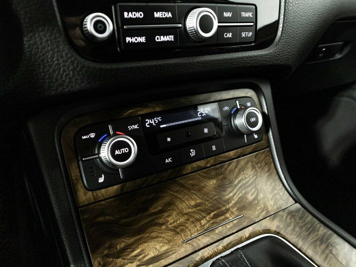 Volkswagen Touareg б/у, 2015, Автоматическая. Фото: #19