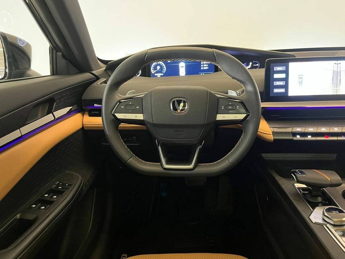 Changan UNI-V б/у, 2023, Роботизированная. Фото: #17