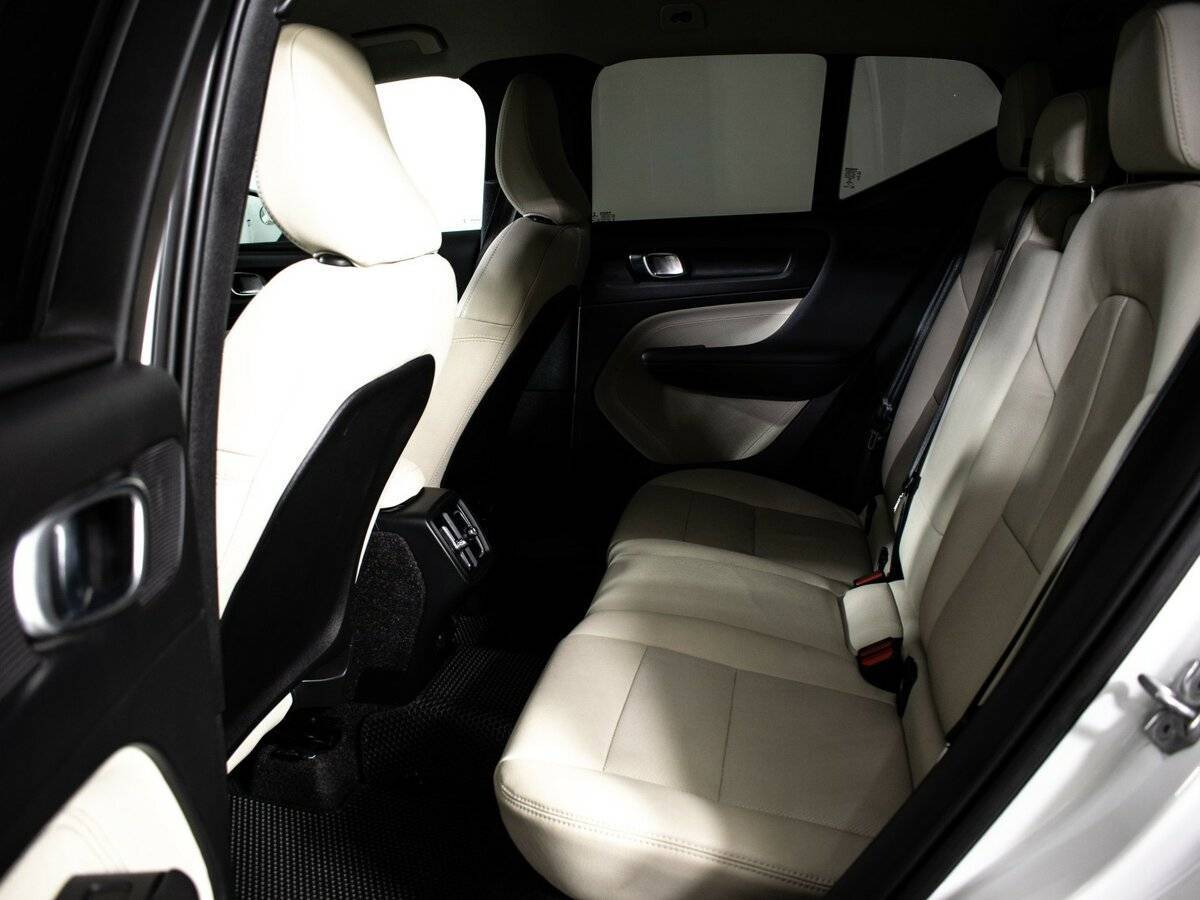 Volvo XC40 б/у, 2020, Автоматическая. Фото: #6