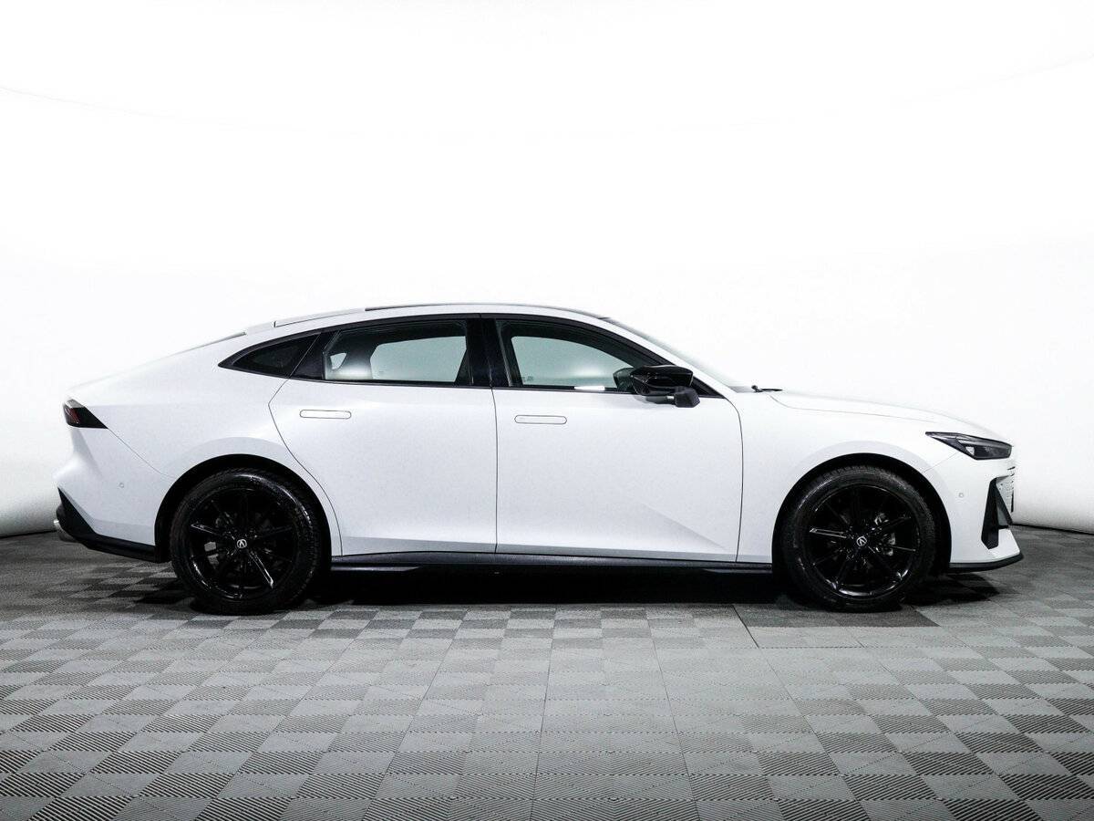 Changan UNI-V б/у, 2023, Роботизированная. Фото: #3